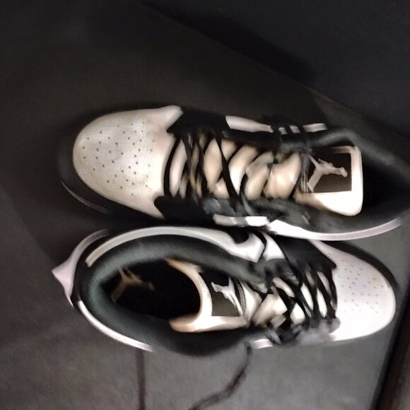Baseball cleats